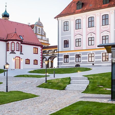 Hotel Schloss Leitheim Экстерьер фото