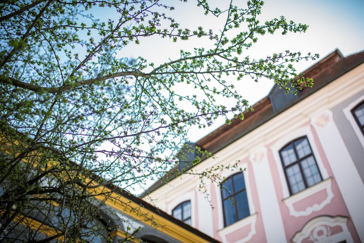 Hotel Schloss Leitheim Экстерьер фото