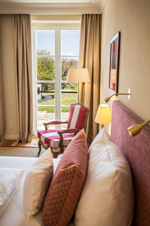 Hotel Schloss Leitheim Экстерьер фото