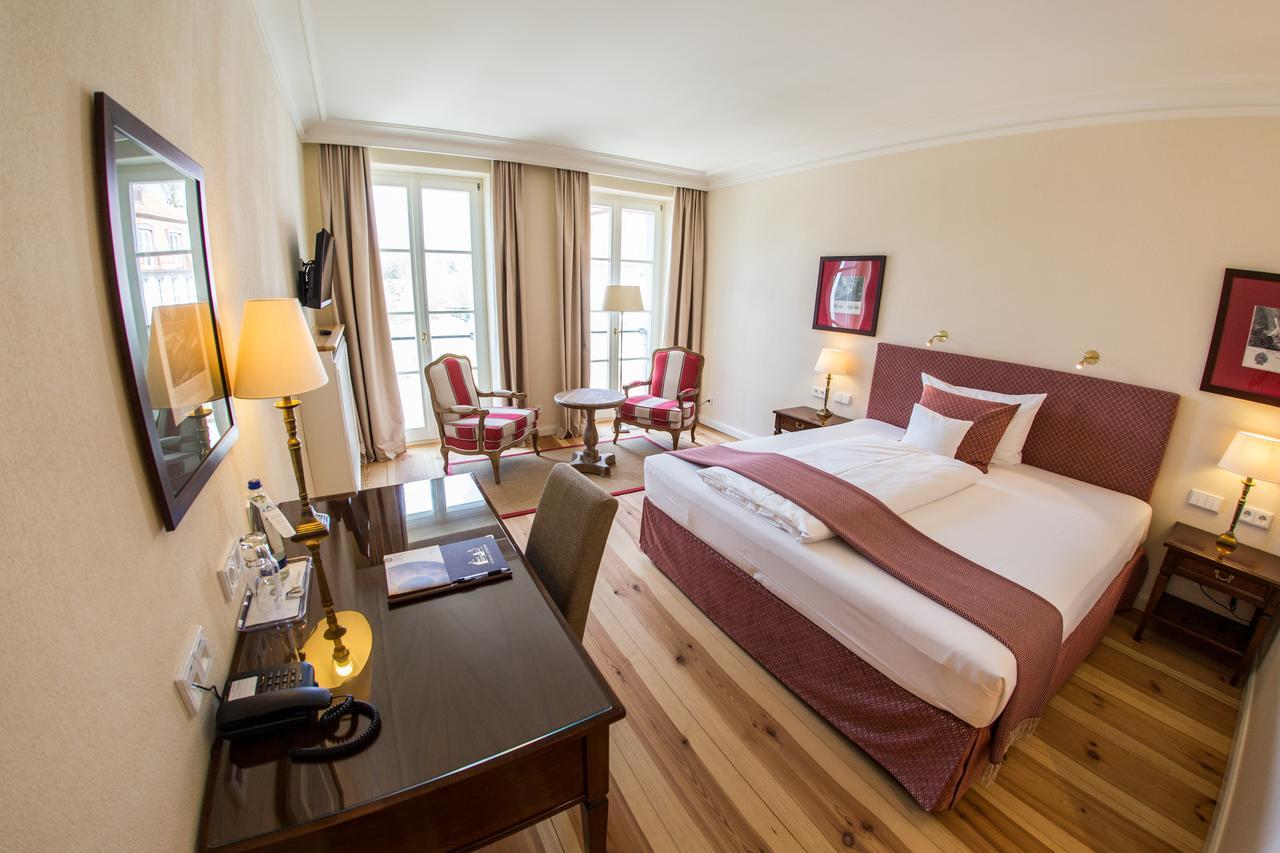 Hotel Schloss Leitheim Экстерьер фото